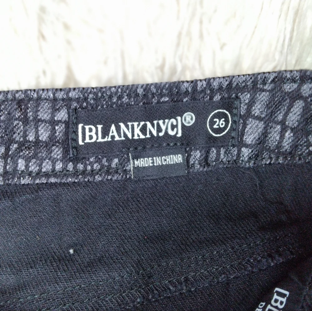 New Blank NYC Python Raw Hem Coated Denim A-line Mini Skirt Size 26 - Picture 8 of 12